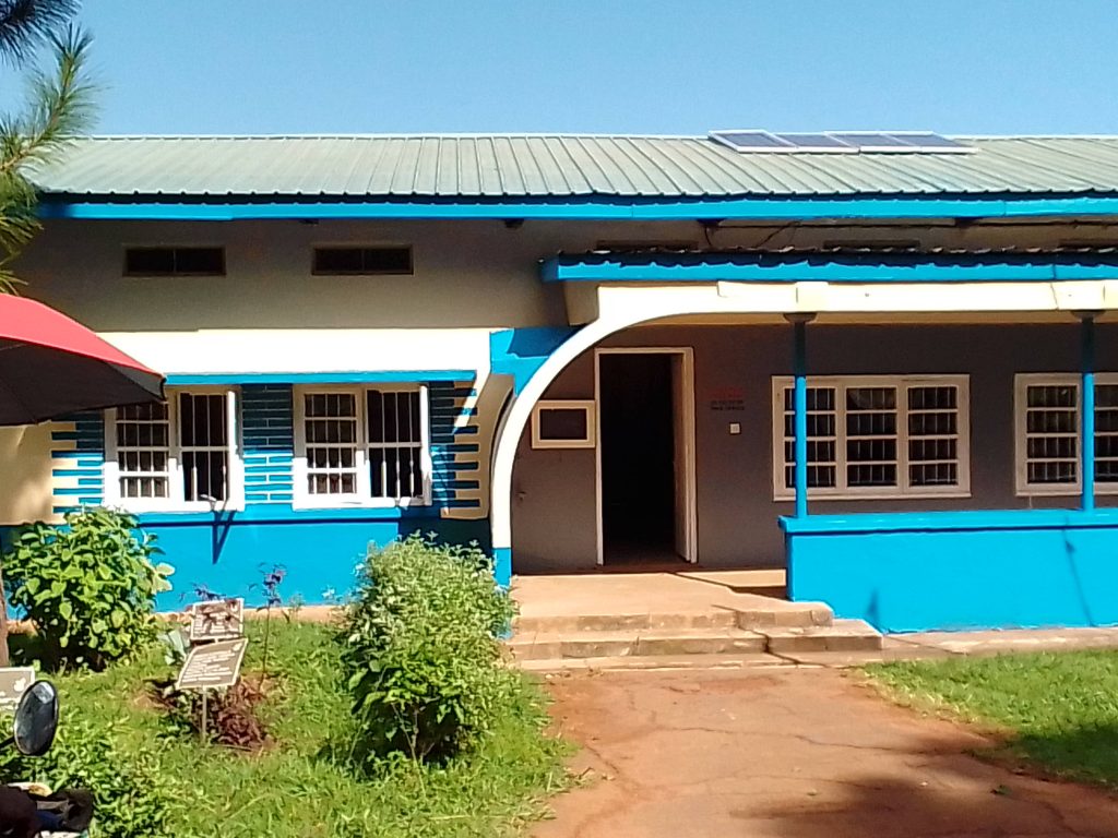 Gen.Rwakitarate , Entebbe speaker, fellow alumni facelift Lake Victoria school.